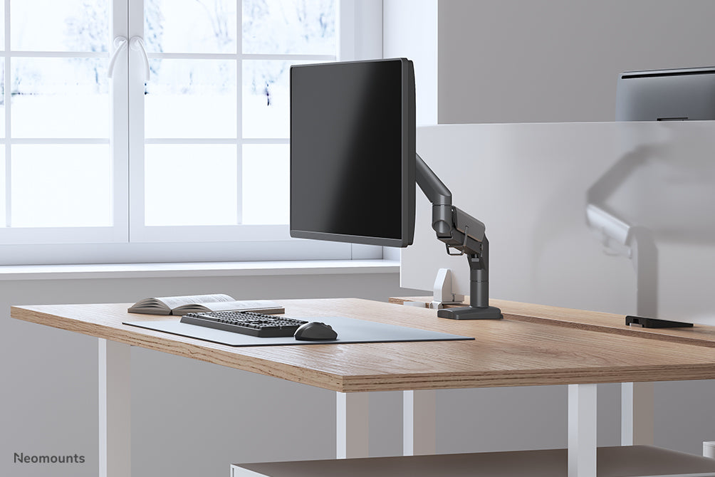 DS70-810BL1 full motion monitor desk mount for 17-32 inch screens - Black