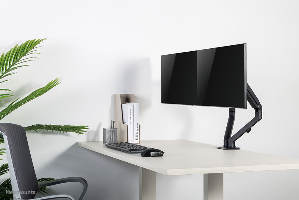 FPMA-D650DBLACK is a full motion desk support for screens up to 27 (69 cm).