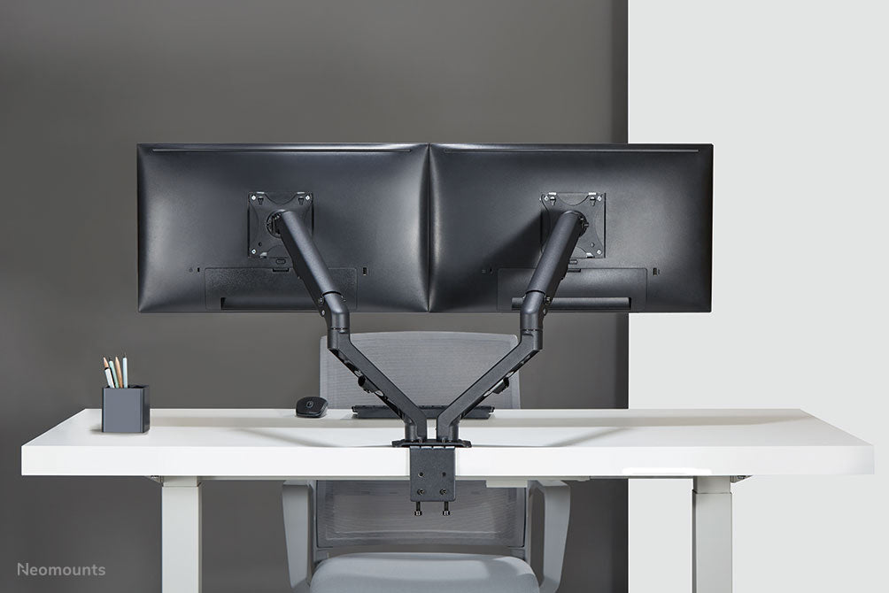 FPMA-D650DBLACK is a full motion desk support for screens up to 27 (69 cm).